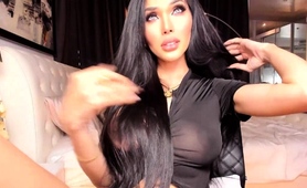 super-sexy-ts-tikolina-on-webcam-6
