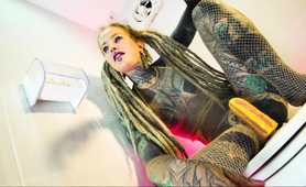 Alternative Tattooed Model Anuskatzz Fucks Her Toy